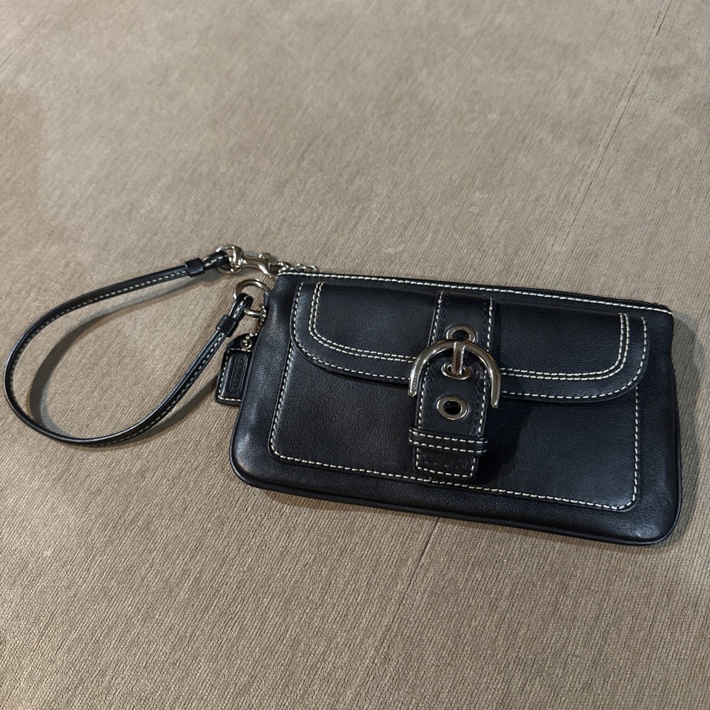 Coach Soho Black Leather Buckle Wristlet Clutch Vintage Y2K Purse Bag EUC